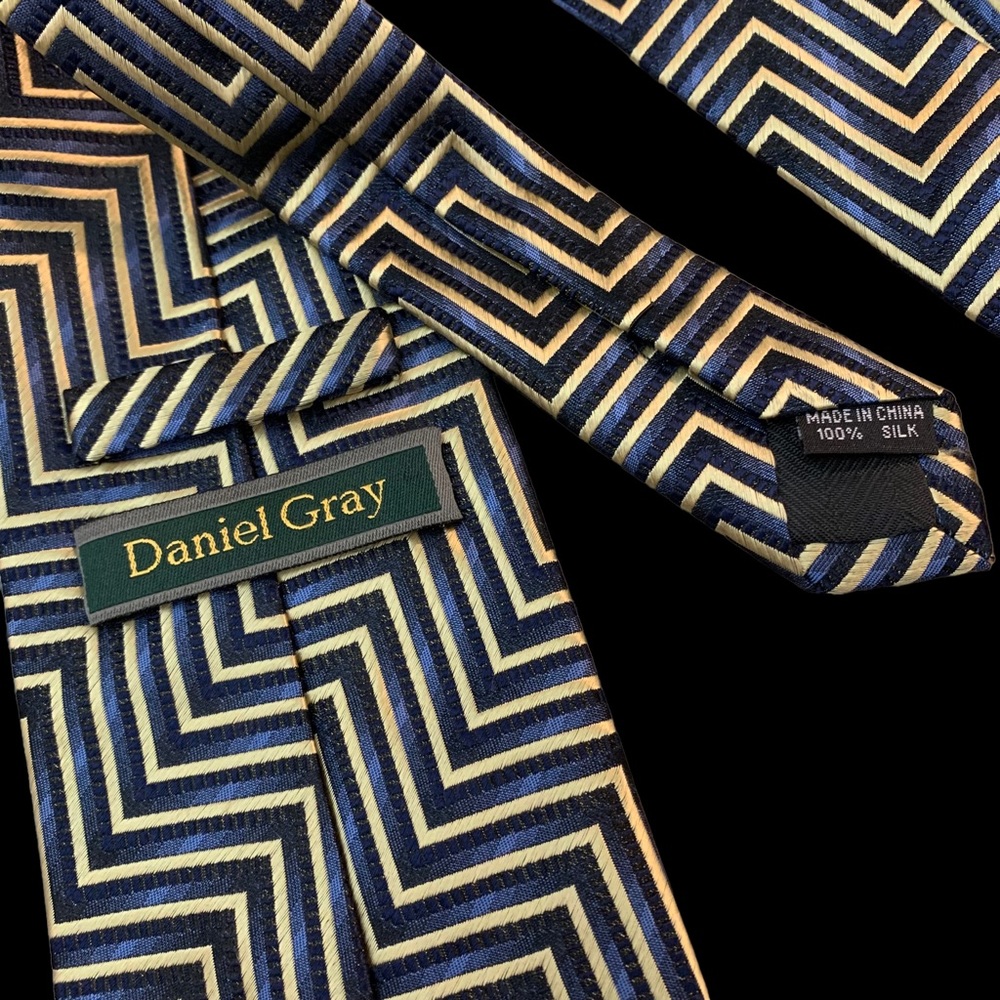 Daniel Gray 100% silk men’s necktie